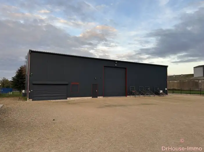 Commerce 5 pièces de 367 m² - Château-Landon (77570)