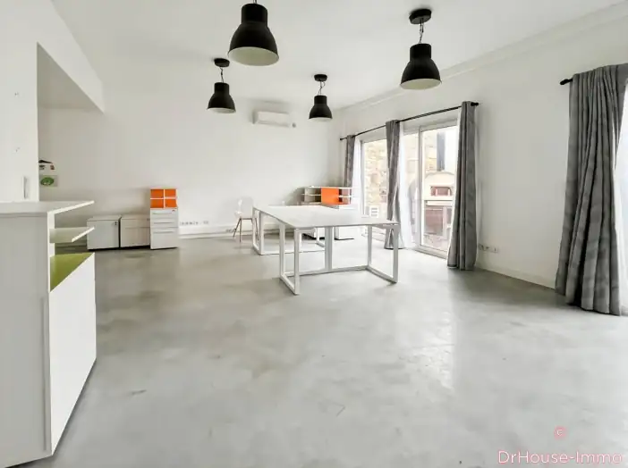 Bureau 1 pièce de 200 m² - Angoulême (16000)