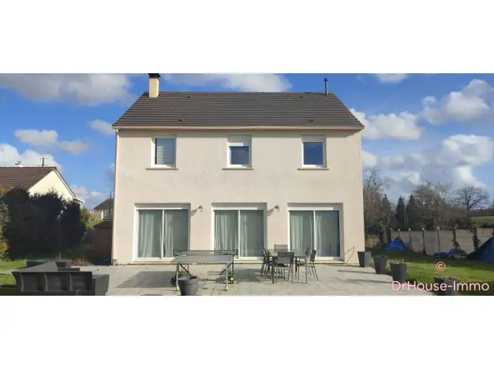 Maison 6 pièces de 145 m² - Ferrières-en-Gâtinais (45210)