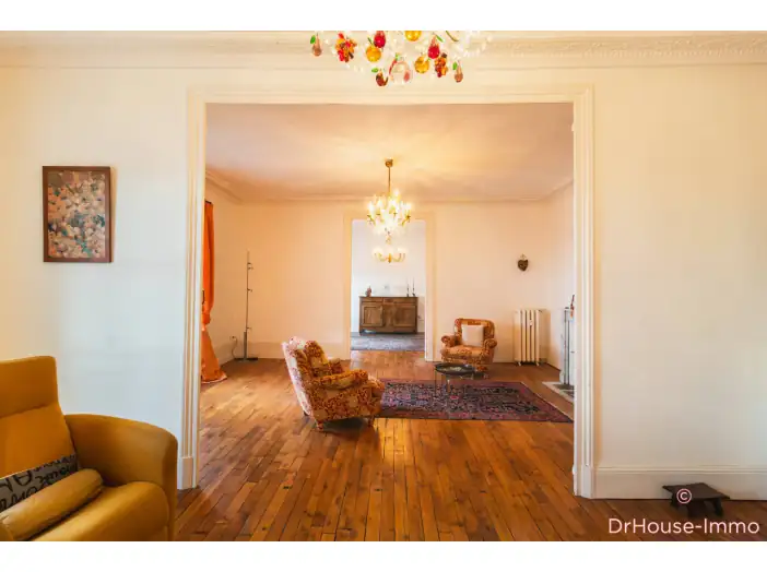 Appartement 6 pièces de 185 m² - Poitiers (86000)