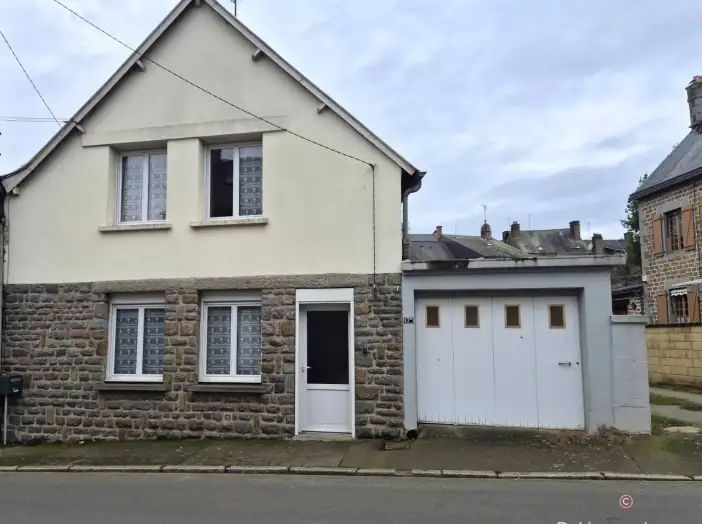 Maison 5 pièces de 74 m² - Gorron (53120)