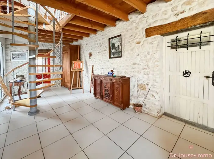 Maison 11 pièces de 290 m² - Meursac (17120)