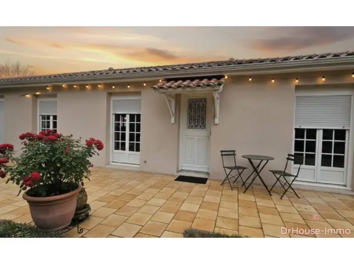 Maison 5 pièces de 110 m² - Bassens (33530)