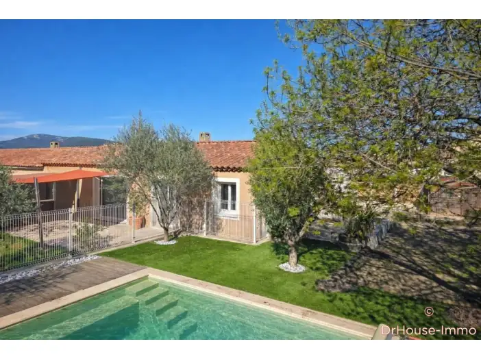 Maison 5 pièces de 100 m² - Néoules (83136)