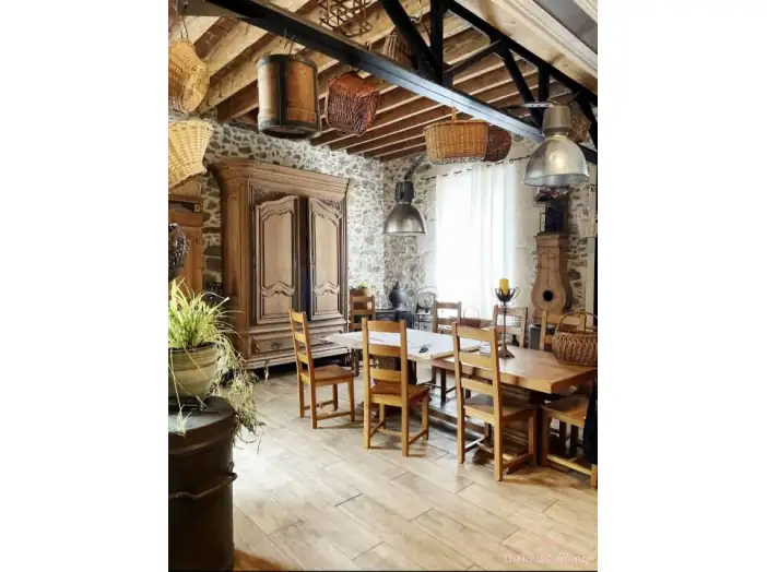 Maison 8 pièces de 340 m² - Saint-Chinian (34360)