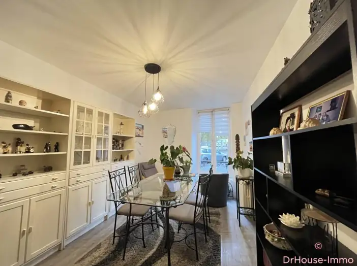 Immeuble 9 pièces de 206 m² - Montargis (45200)