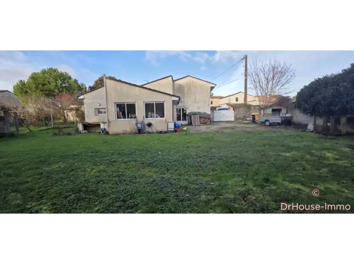 Maison 6 pièces de 142 m² - Saint-Germain-de-la-Rivière (33240)