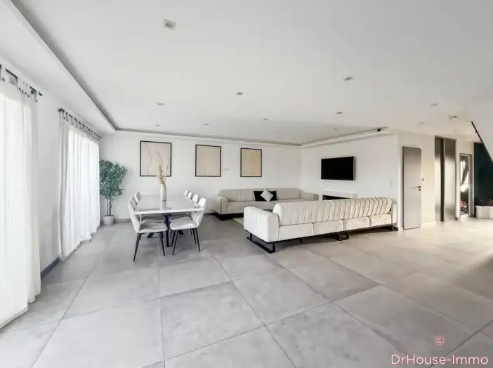 Maison 6 pièces de 146 m² - Longvic (21600)