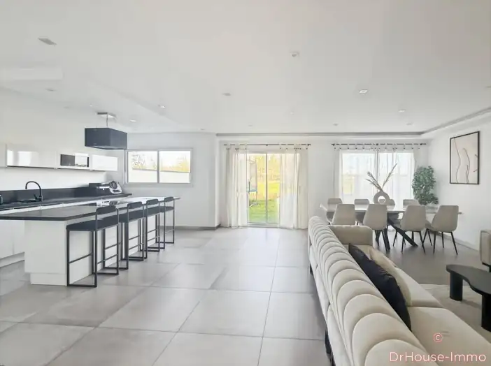 Maison 6 pièces de 146 m² - Longvic (21600)