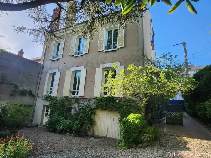 Maison 8 pièces de 180 m² - Montargis (45200)