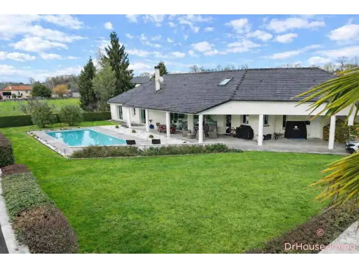 Maison 4 pièces de 200 m² - Ousse (64320)