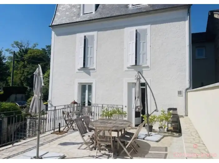 Maison 9 pièces de 195 m² - Saint-Pierre-lès-Nemours (77140)