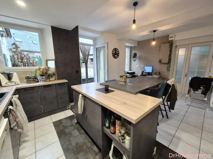 Maison 8 pièces de 146 m² - Gorron (53120)