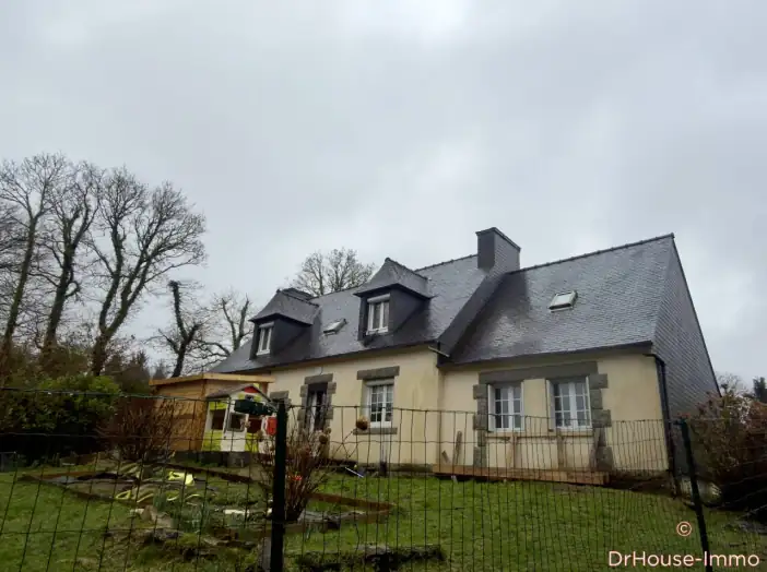 Maison 5 pièces de 111 m² - La Feuillée (29690)