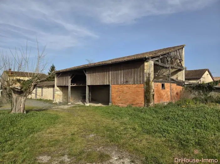 Maison 6 pièces de 323 m² - Saint-Estèphe (33180)