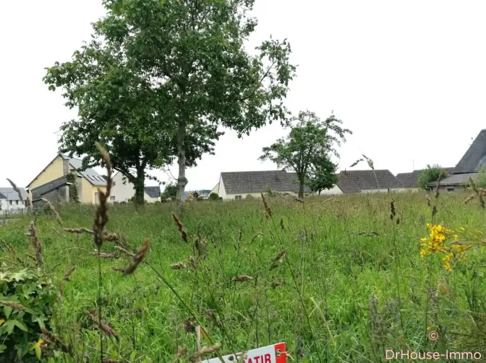 Terrain de 1 200 m² - Romagny (50140)