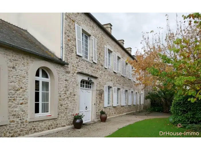 Maison 9 pièces de 246 m² - Lessay (50430)