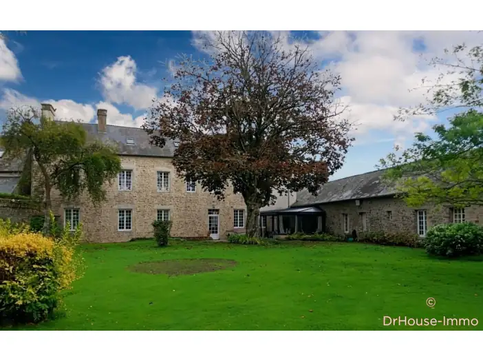 Maison 9 pièces de 246 m² - Lessay (50430)