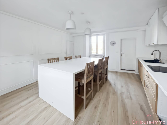 Maison de 285m² - 9 pièces