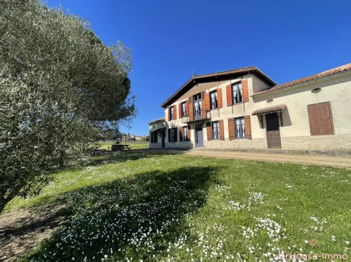 Maison 6 pièces de 186 m² - Saint-André-du-Bois (33490)