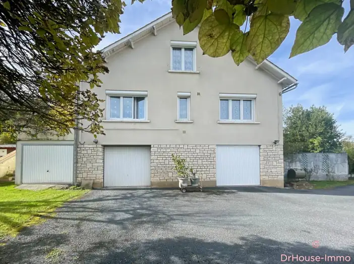 Maison 6 pièces de 165 m² - Saint-Céré (46400)