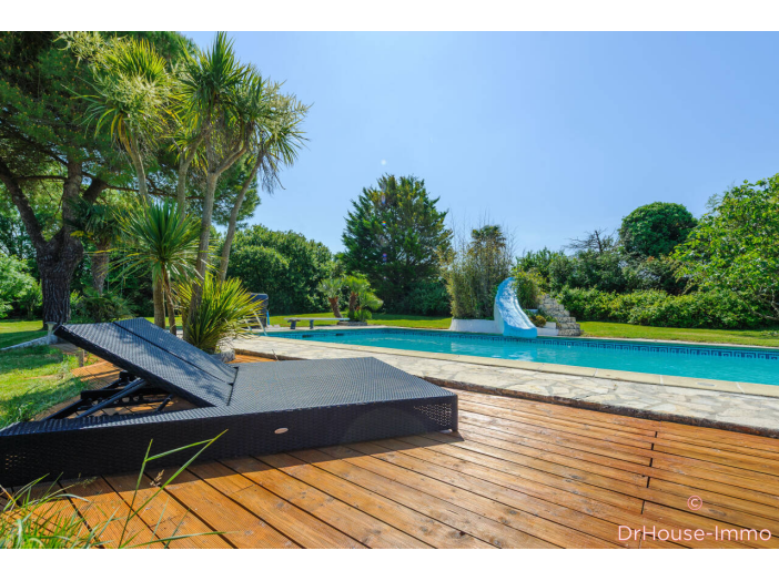 Maison de 208m² - 6 pièces