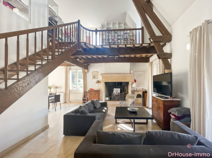 Maison de 285m² - 8 pièces