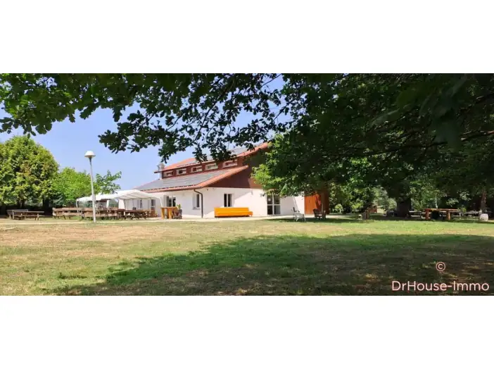 Domaine 16 pièces de 526 m² - Campagne (40090)