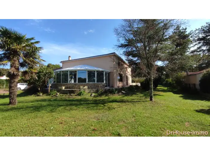 Maison 7 pièces de 196 m² - Pornic (44210)