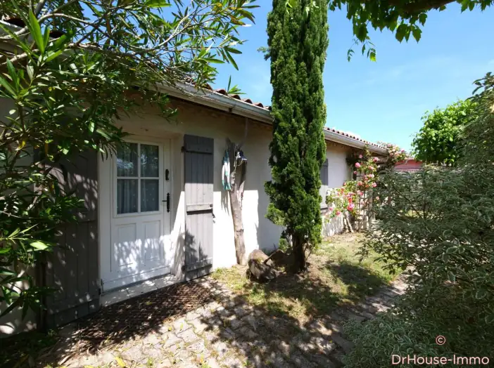 Maison 5 pièces de 107 m² - Castelnau-de-Médoc (33480)