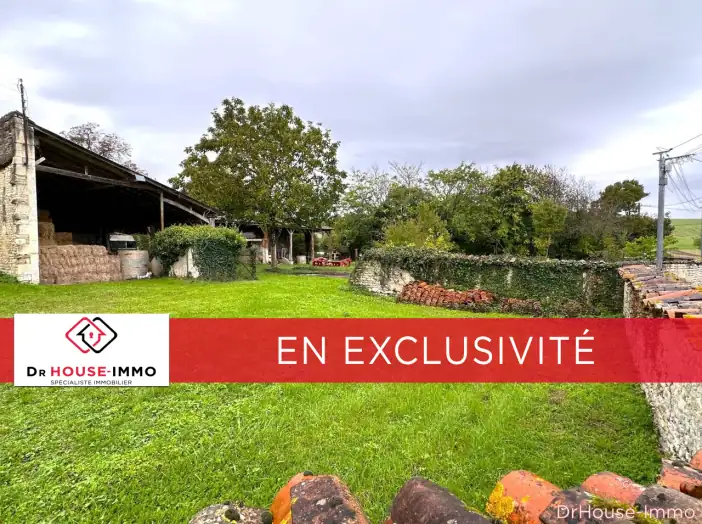 Bien immobilier de 300 m² - Rouillac (16170)