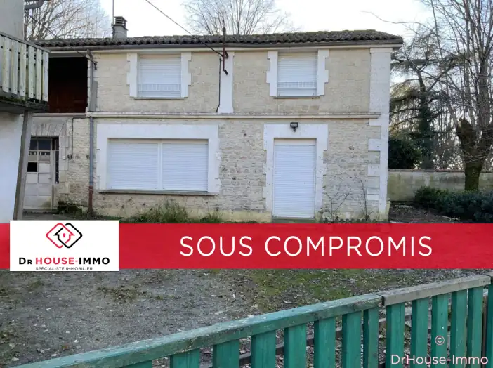 Maison 9 pièces de 262 m² - Saint-Claud (16450)