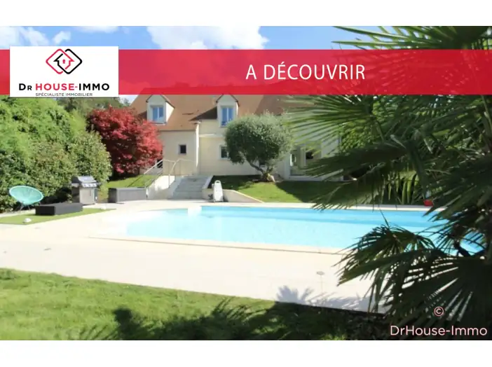 Maison 8 pièces de 260 m² - Ormesson (77167)