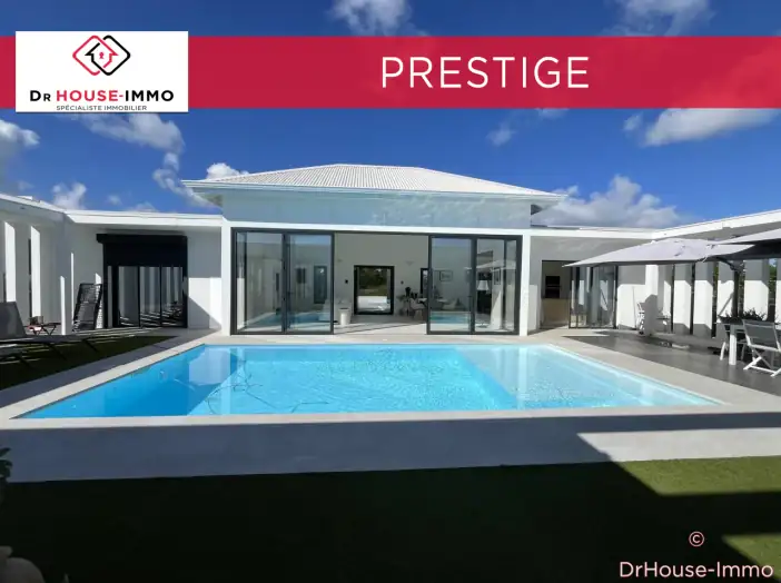 Maison 5 pièces de 165 m² - Saint-François (97118)