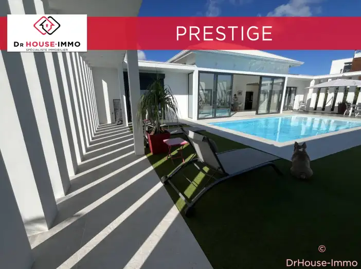 Maison 5 pièces de 165 m² - Saint-François (97118)