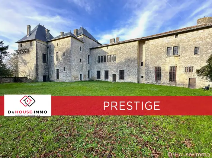 Château 12 pièces de 547 m² - Rouillac (16170)