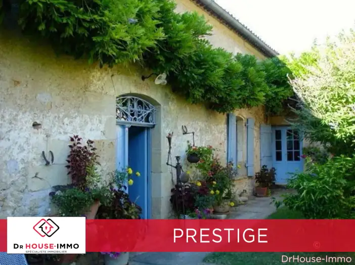 Maison 8 pièces de 289 m² - Pujols (33350)