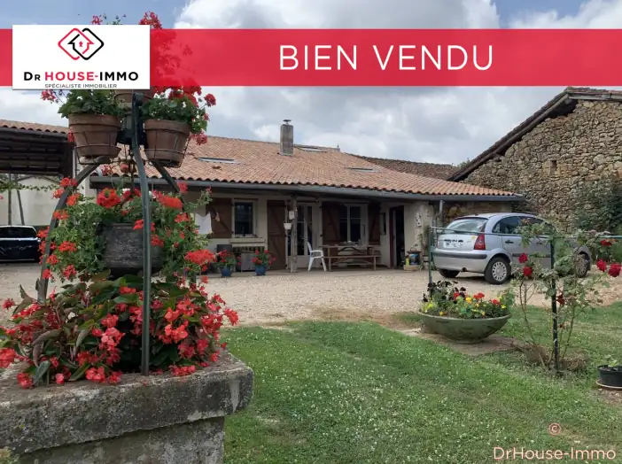 Maison 6 pièces de 161 m² - Taponnat-Fleurignac (16110)