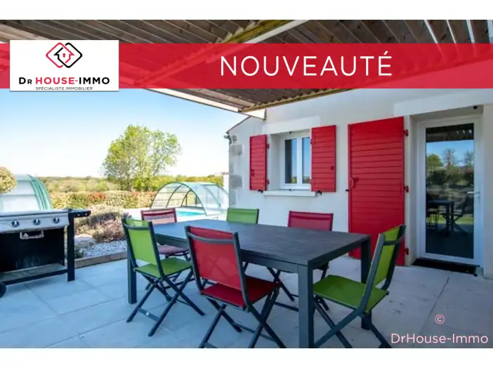Maison 8 pièces de 245 m² - Fontenay-le-Comte (85200)