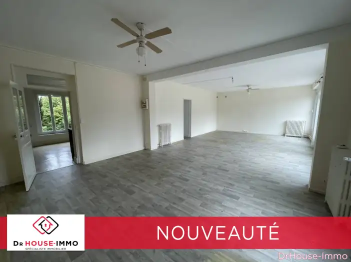 Maison 8 pièces de 198 m² - Avord (18520)