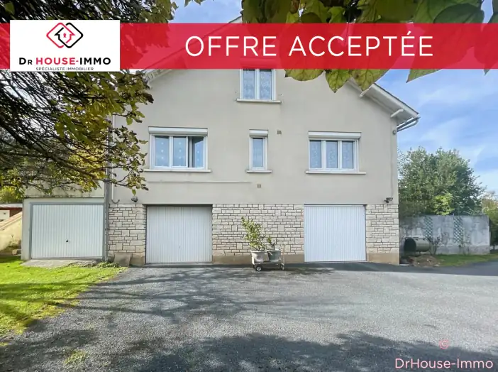 Maison 6 pièces de 165 m² - Saint-Céré (46400)