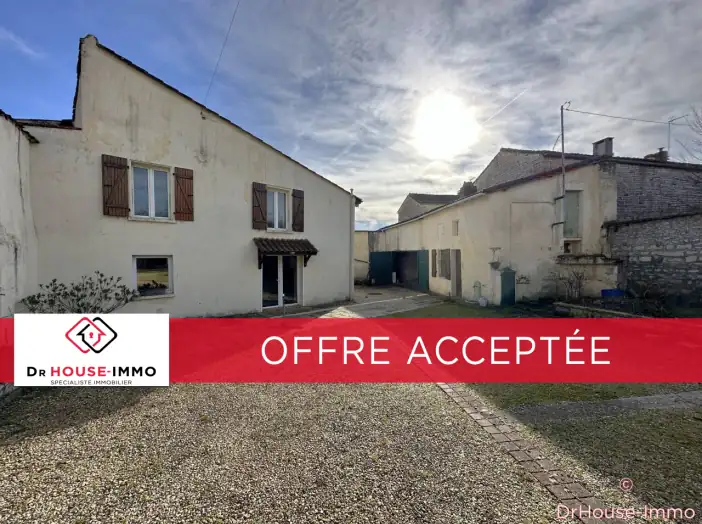 Maison 4 pièces de 95 m² - Douzat (16290)
