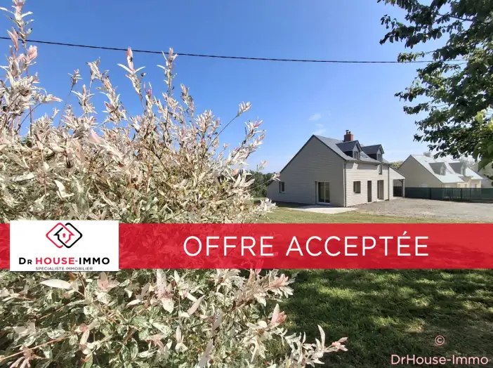 Maison 4 pièces de 113 m² - Grandparigny (50600)