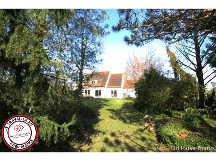 Maison 8 pièces de 225 m² - Thoiry (78770)