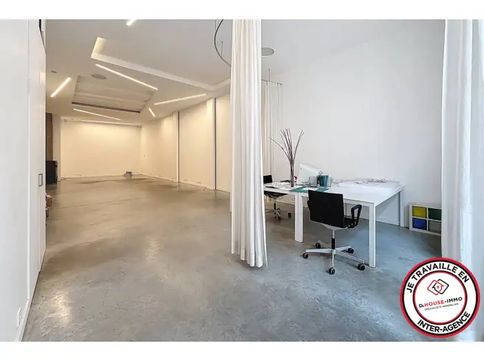Bureau 3 pièces de 103 m² - Bordeaux (33800)