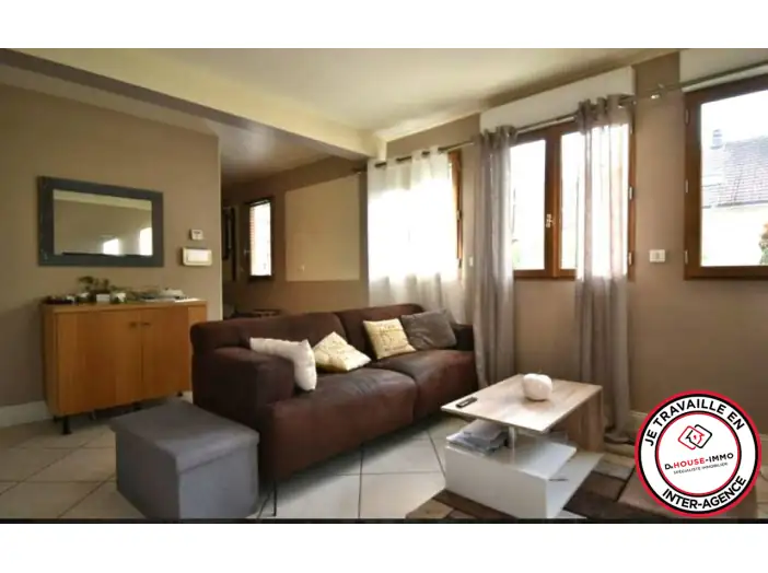 Maison 6 pièces de 130 m² - Reignier-Ésery (74930)