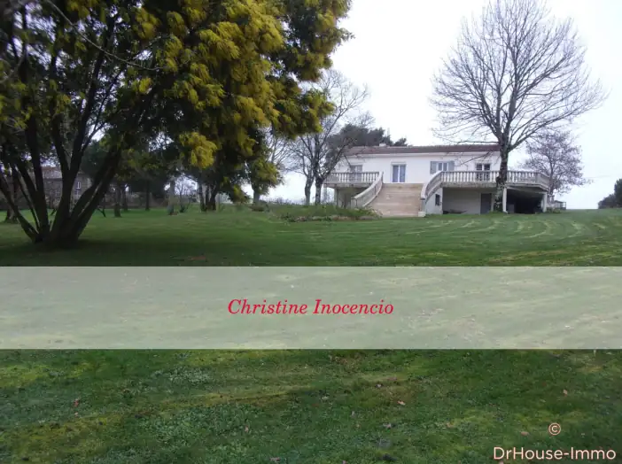 Maison 4 pièces de 160 m² - Mirambeau (17150)