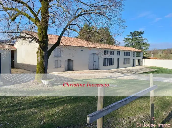 Maison 8 pièces de 258 m² - Condéon (16360)