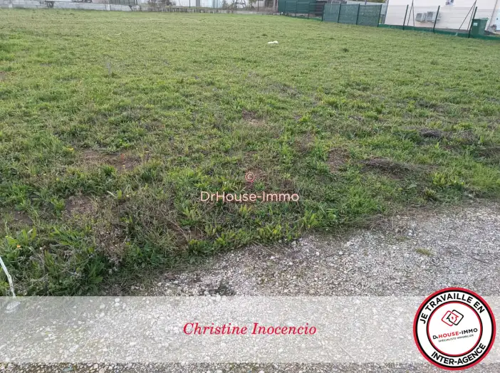 Terrain de 721 m² - Saint-Germain-de-Lusignan (17500)