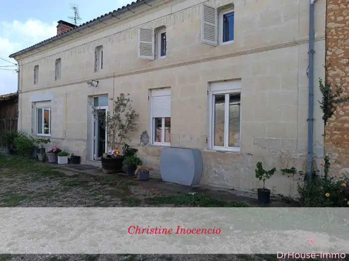 Maison 4 pièces de 115 m² - Montlieu-la-Garde (17210)